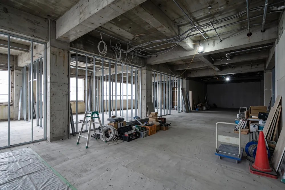 【東京・港】建築・内装施工管理｜経験者歓迎・土日祝休み